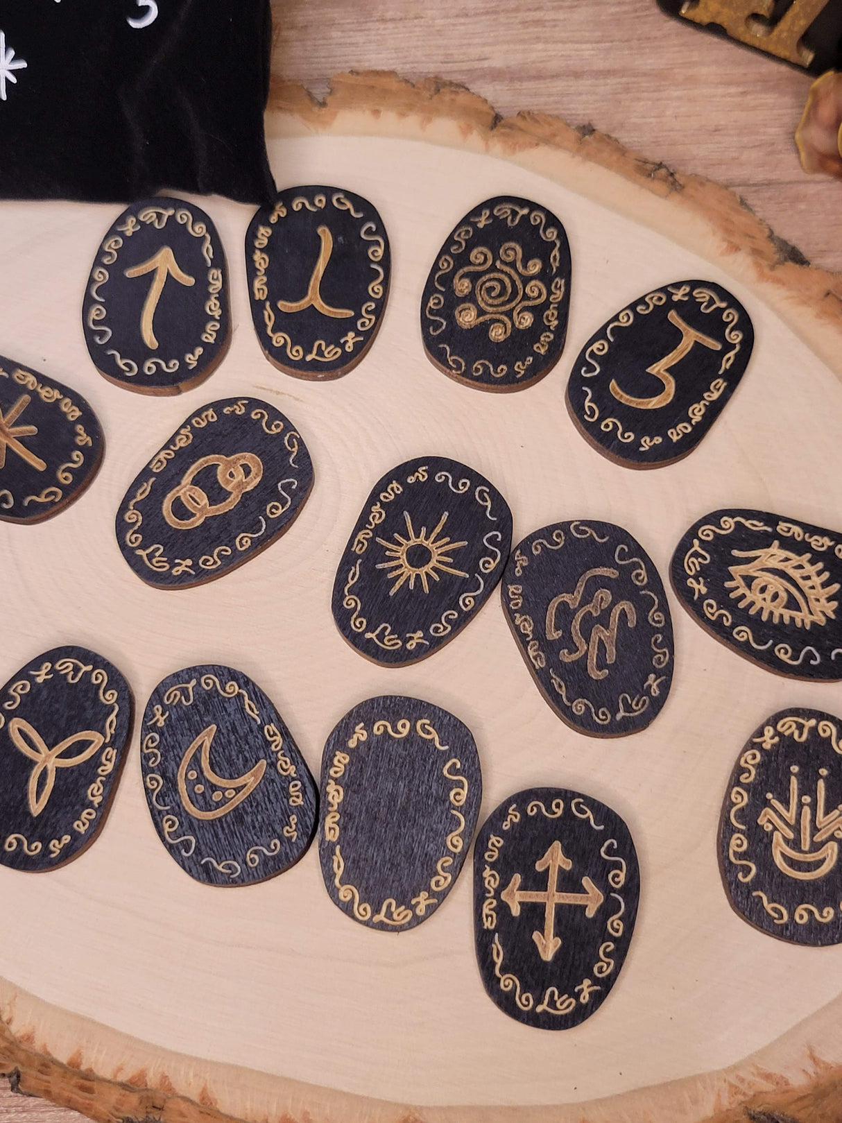 Wood Witch Runes, Engraved Gypsy Symbol for Meditation Divination, with Drawstring Storage Cloth Bag & Triple Moon Goddess