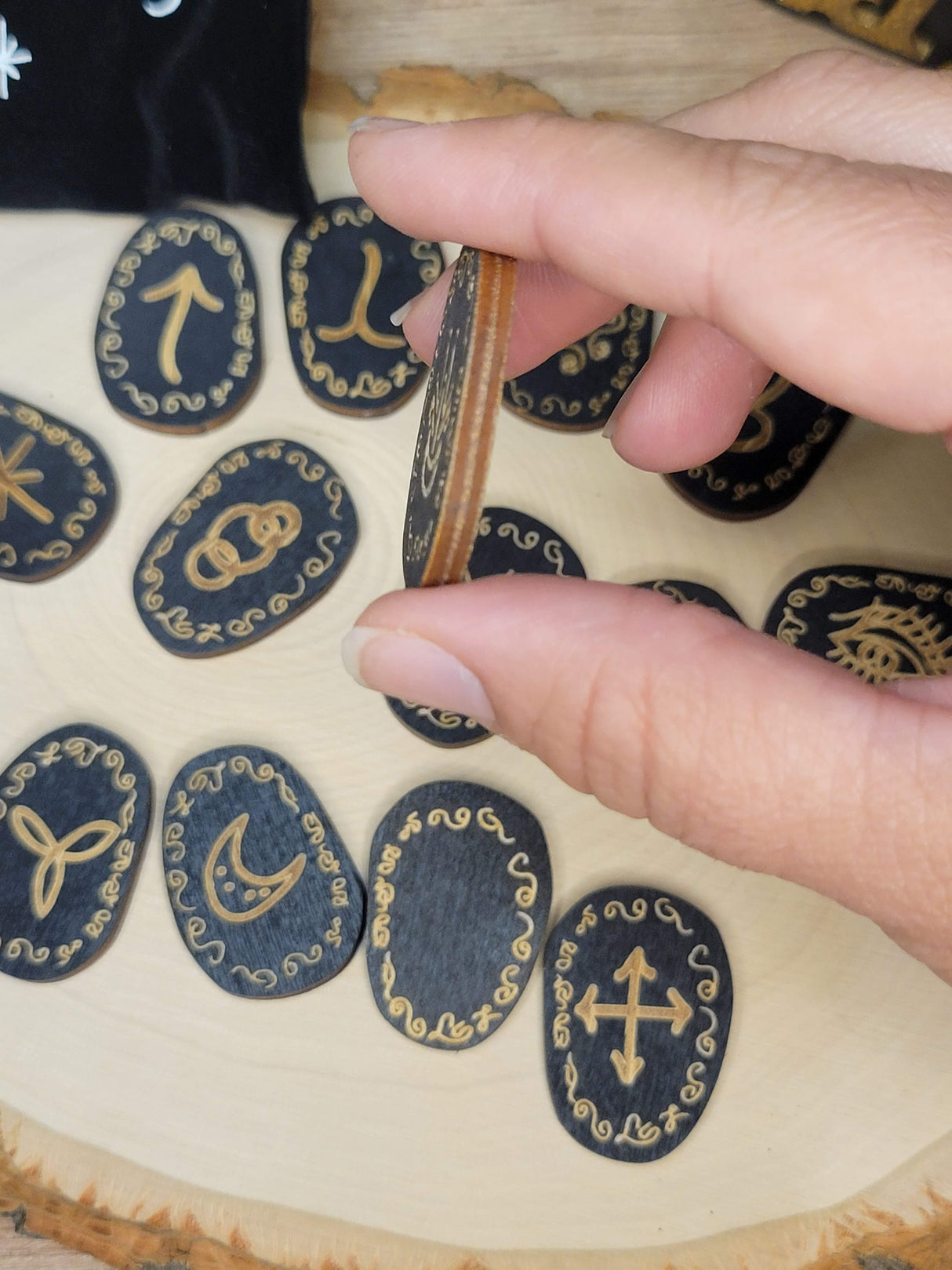 Wood Witch Runes, Engraved Gypsy Symbol for Meditation Divination, with Drawstring Storage Cloth Bag & Triple Moon Goddess