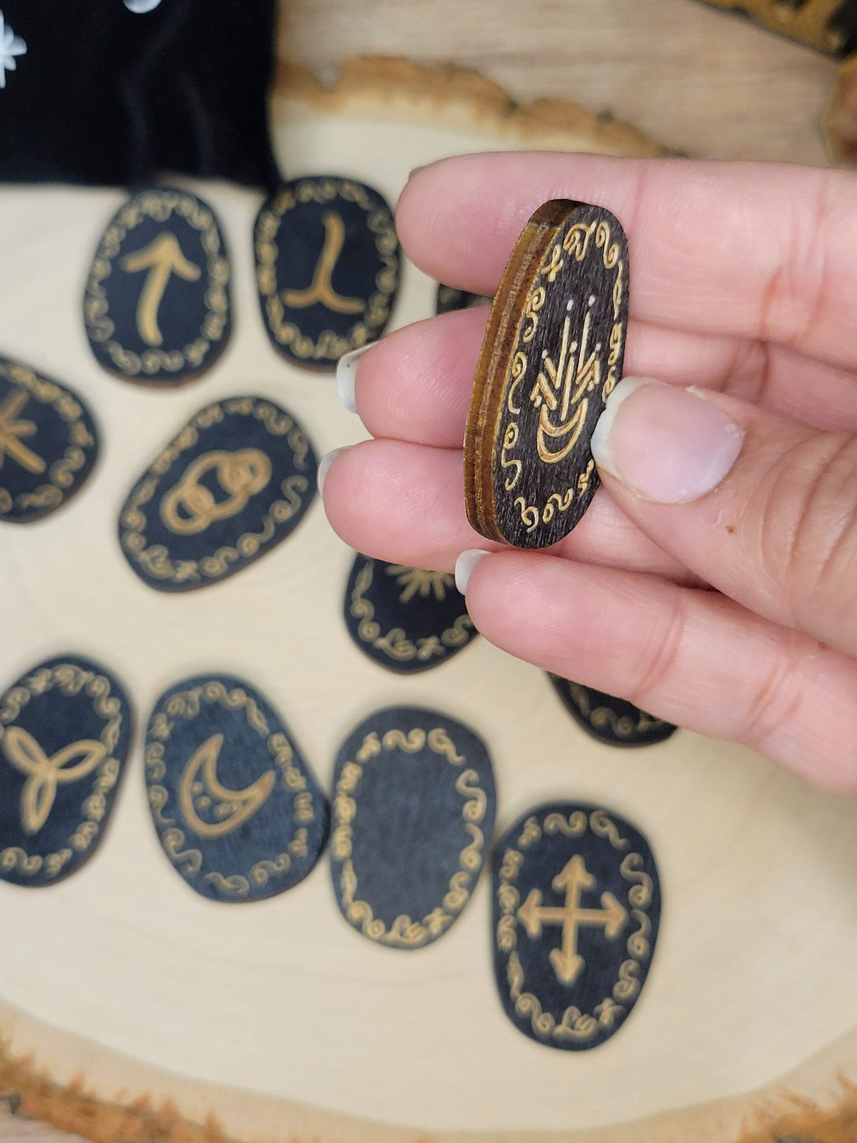 Wood Witch Runes, Engraved Gypsy Symbol for Meditation Divination, with Drawstring Storage Cloth Bag & Triple Moon Goddess