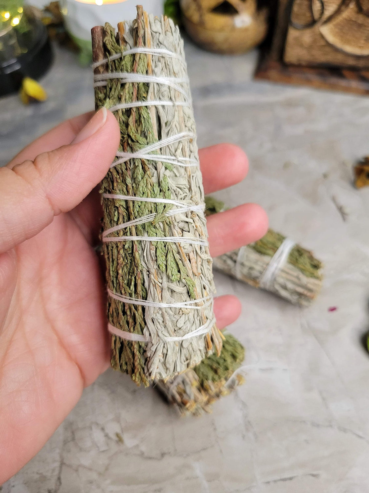 Blue sage & cedar smudge stick - 4"