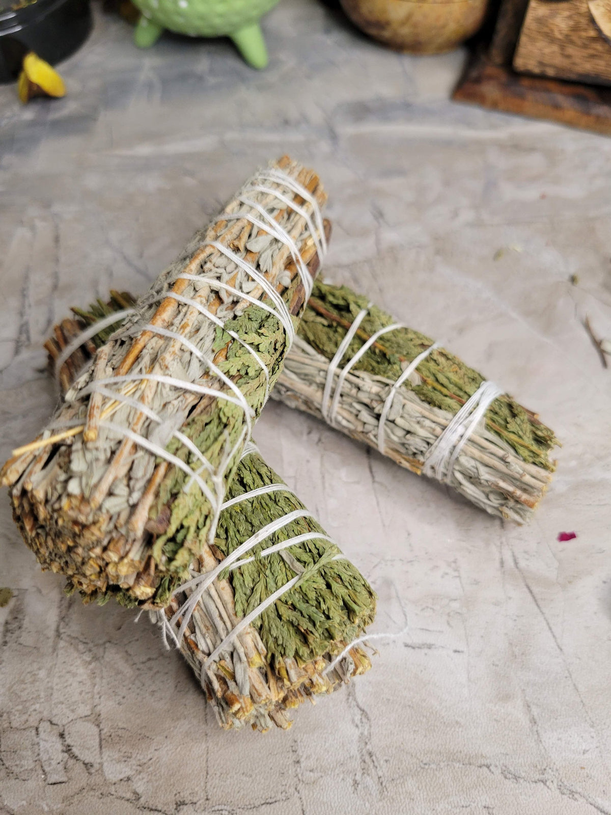Blue sage & cedar smudge stick - 4"