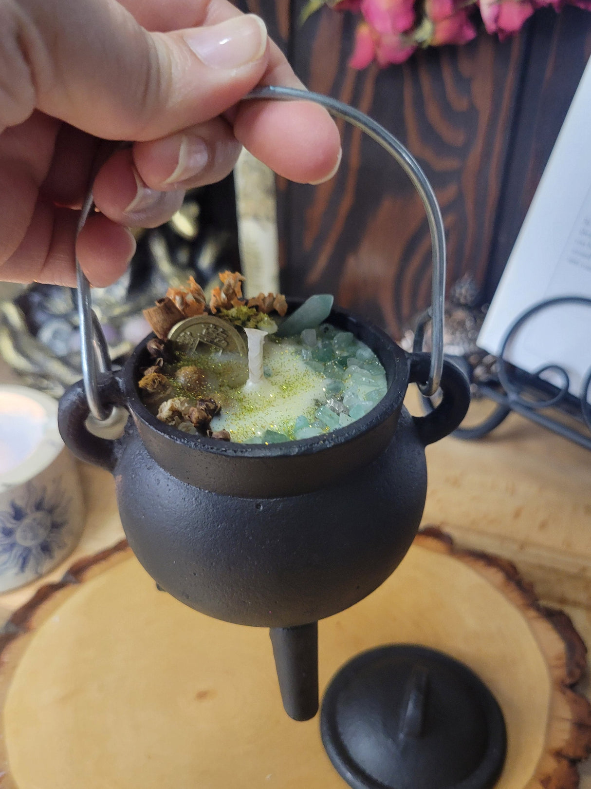 Abundance Candle Cauldron, Patchouli Scented Wax Candle with Crystals for Prosperity and Money, Perfect Gift for Manifestation