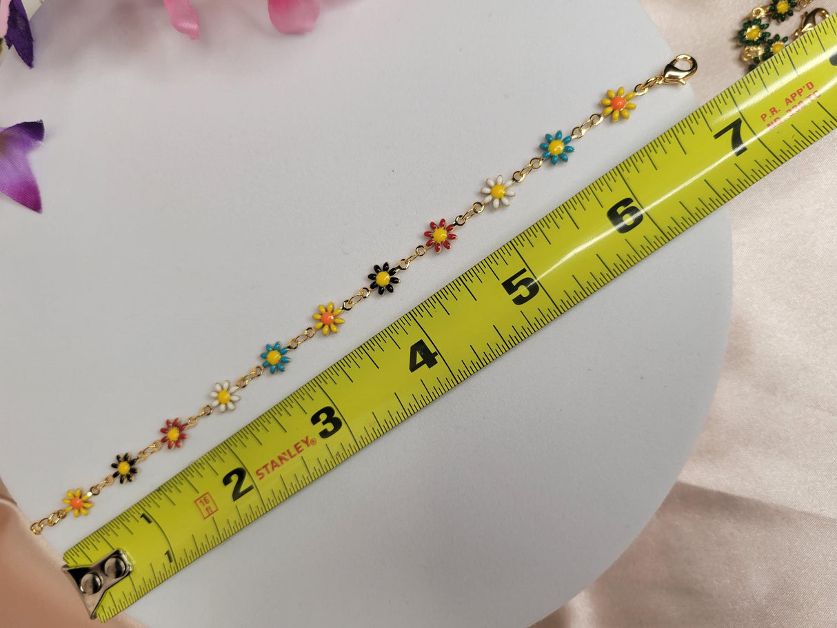 Daisy Necklace, Handcrafted Gold Flower Pendant for Women, Nature Lovers, Spring & Summer Accessory
