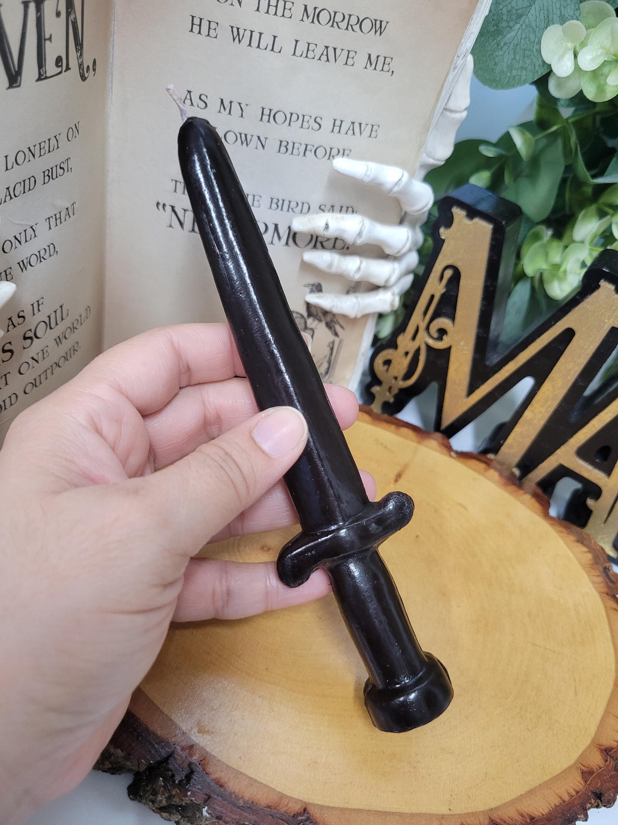 Sword Candle Black – Handcrafted Paraffin Wax Decor for Medieval Themed Events or Gifts