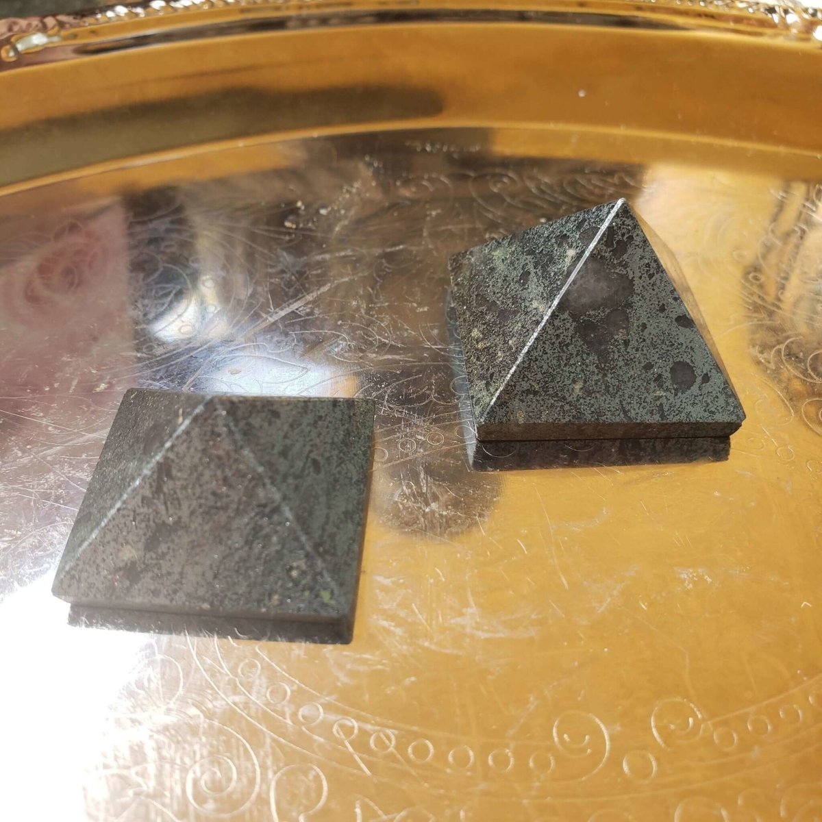 Pyramid Small(25mm-30mm) / Pyrite Pyramid, Rose Quartz, Clear Quartz , Hematite. Energy Amplification -