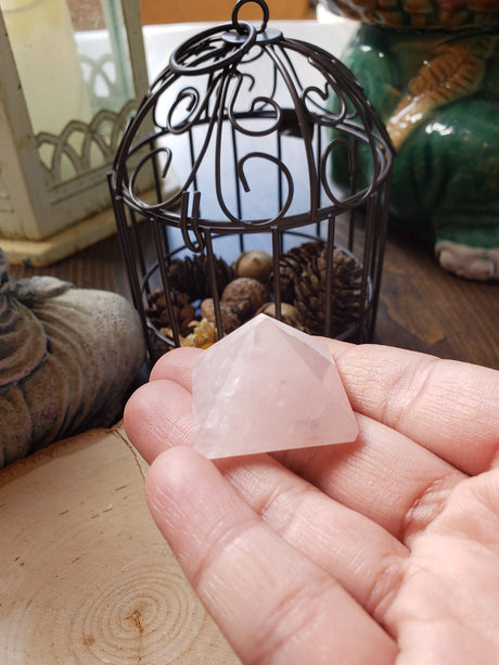 Hand Polished Quartz Pyramid (25mm-30mm), Energy Amplification