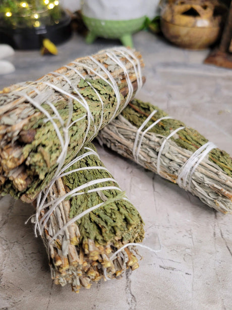 Blue sage & cedar smudge stick - 4"
