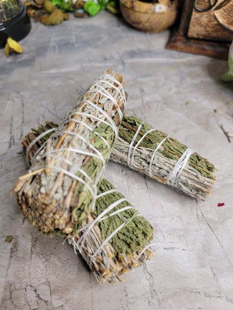 Blue sage & cedar smudge stick - 4"