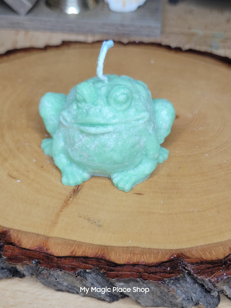 Handmade Palm Wax Frog Candle: Novelty Toad Candle