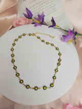 Daisy Necklace Minimalist Gold Choker with Mixed Flower Embellishments – Birthdays Spring Wear