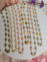 Daisy Necklace Minimalist Gold Choker with Mixed Flower Embellishments – Birthdays Spring Wear