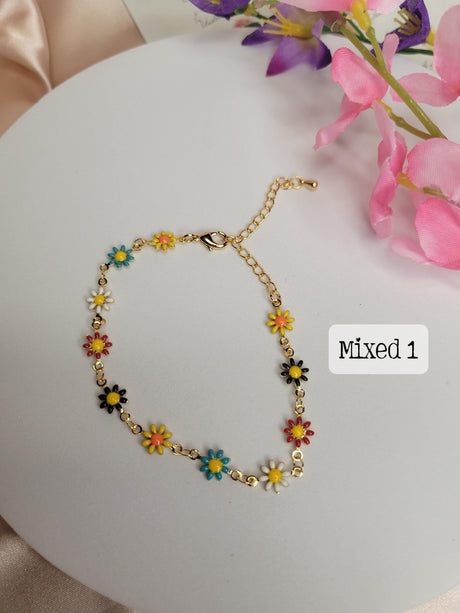 Daisy Necklace, Handcrafted Gold Flower Pendant for Women, Nature Lovers, Spring & Summer Accessory