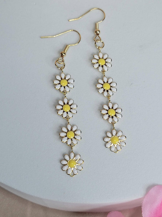 White Daisy Flower Earrings Gold Plated Boho Style Floral Jewelry for Women Bridesmaid Gift