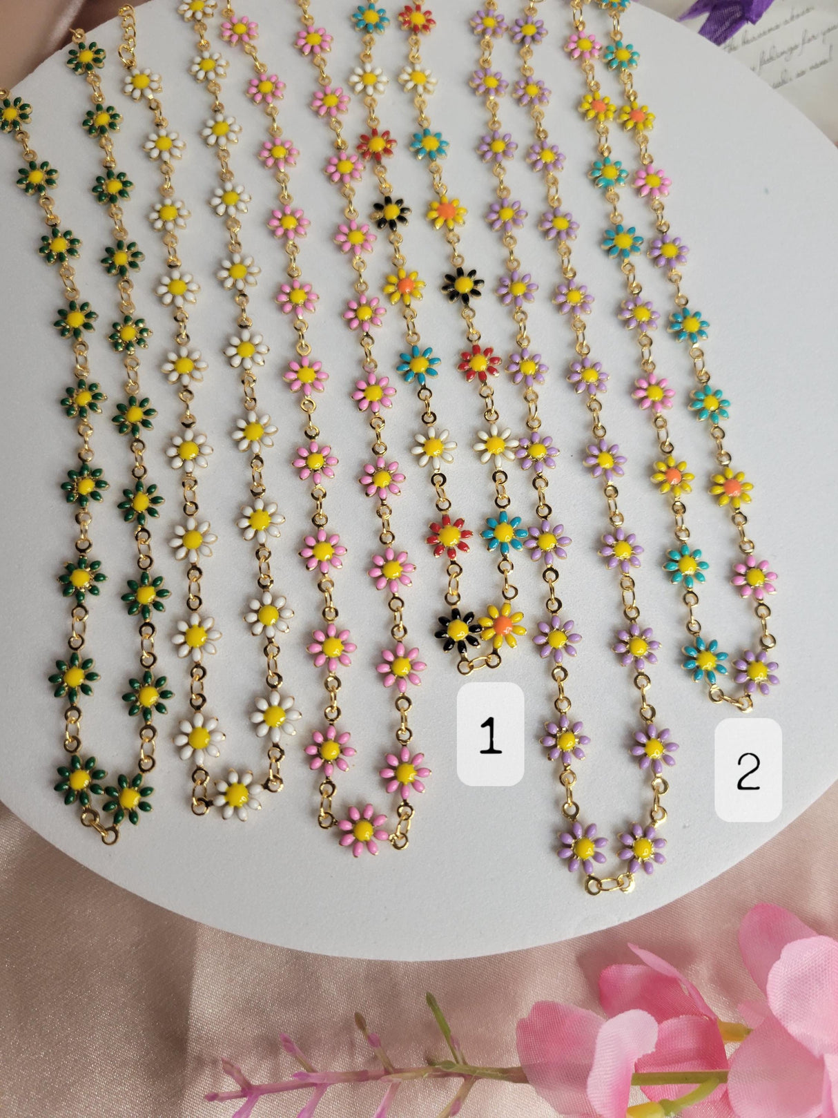 Daisy Necklace Minimalist Gold Choker with Mixed Flower Embellishments – Birthdays Spring Wear