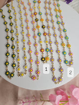Daisy Necklace Minimalist Gold Choker with Mixed Flower Embellishments – Birthdays Spring Wear