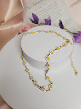 Daisy Necklace Minimalist Gold Choker with Mixed Flower Embellishments – Birthdays Spring Wear