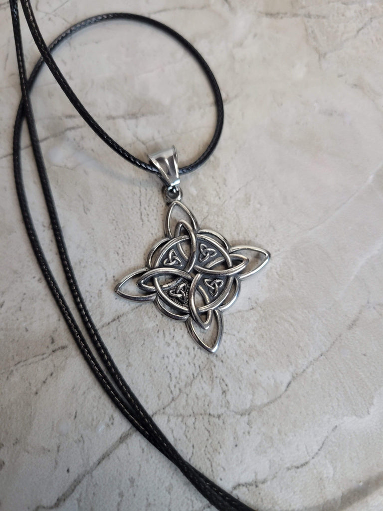 Witches Knot Necklace, Protection Charm Necklace, Witches Necklace, Knot Protection Necklace