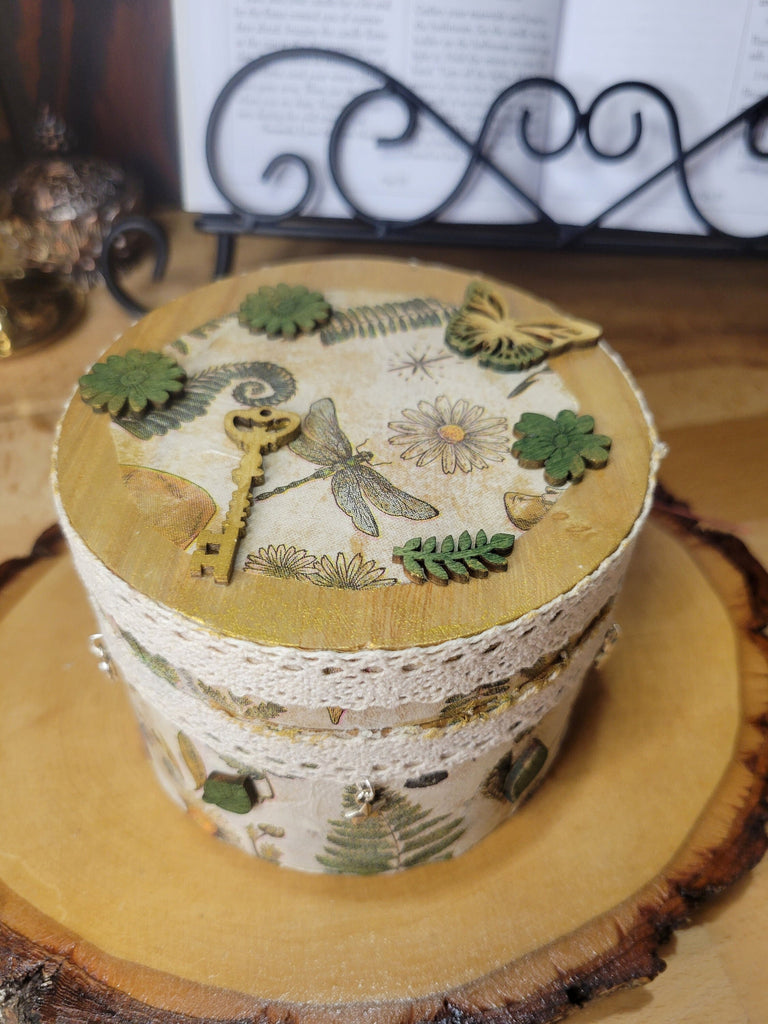 Round Wood Box, Crystal Box, Apothecary Box, Gift for her, Altar Decor Hand Painted and Decorated Box