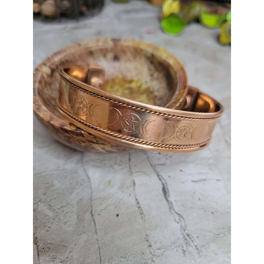 morir Magnetic Copper Bracelet Magnet Copper Cuff with Brass Accents Joint  Pain Therapy and Arthritis Relief Jewelry : Amazon.in: Health & Personal  Care