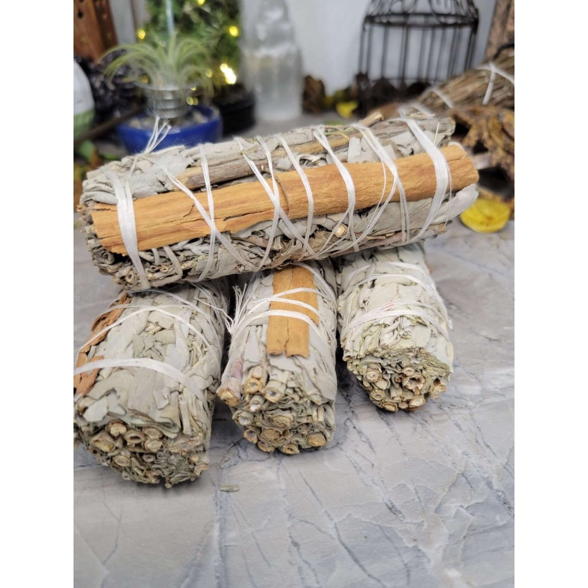 White Sage & Cinnamon Smudge Stick -Herbs & Spices